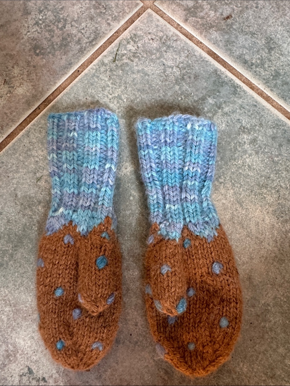Kids Cozy Knit Mittens in Brown and Blue